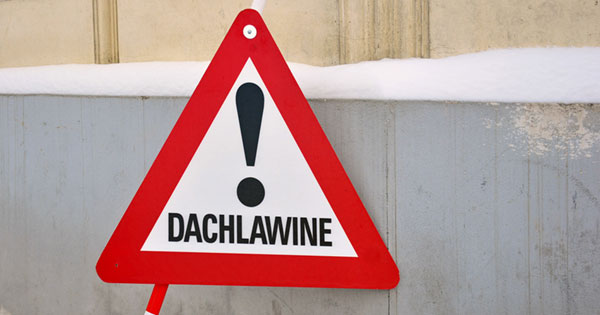 Dachlawine-Warnschild; Bild: fotolia.de